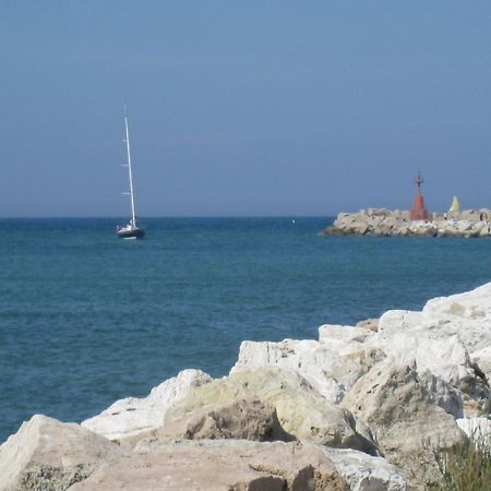 Hotel Miramare Джулианова Экстерьер фото