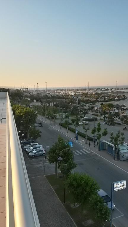 Hotel Miramare Джулианова Экстерьер фото