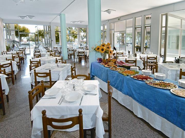 Hotel Miramare Джулианова Экстерьер фото