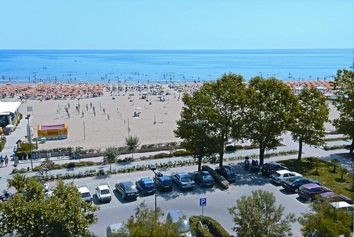 Hotel Miramare Джулианова Экстерьер фото