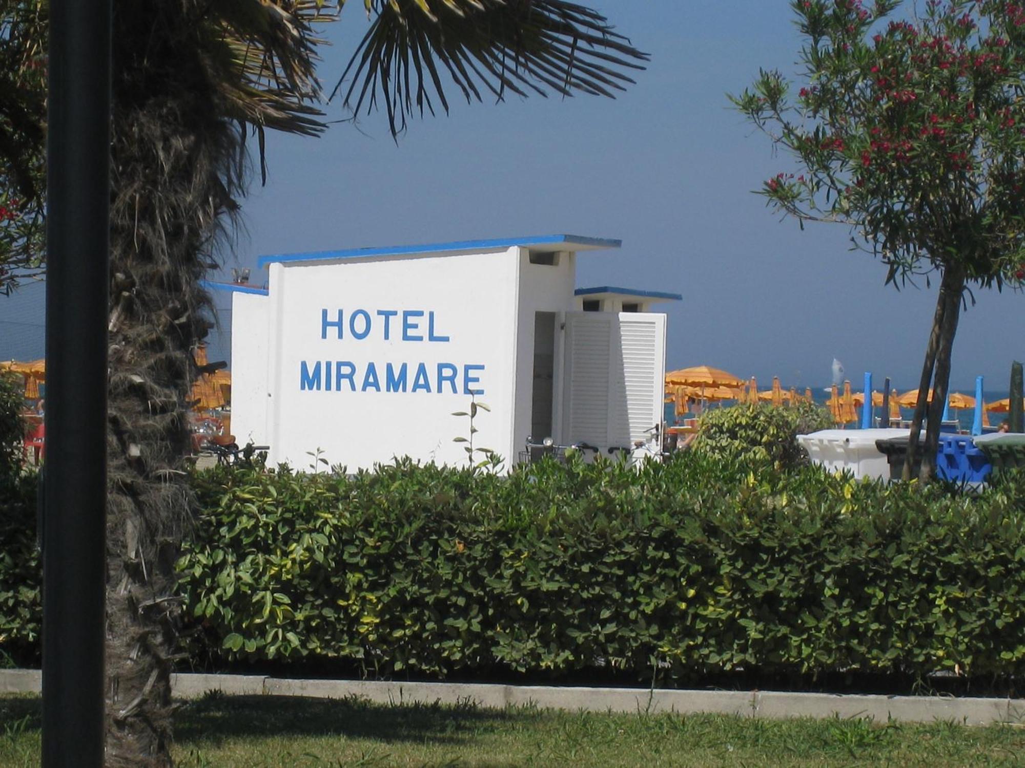 Hotel Miramare Джулианова Экстерьер фото