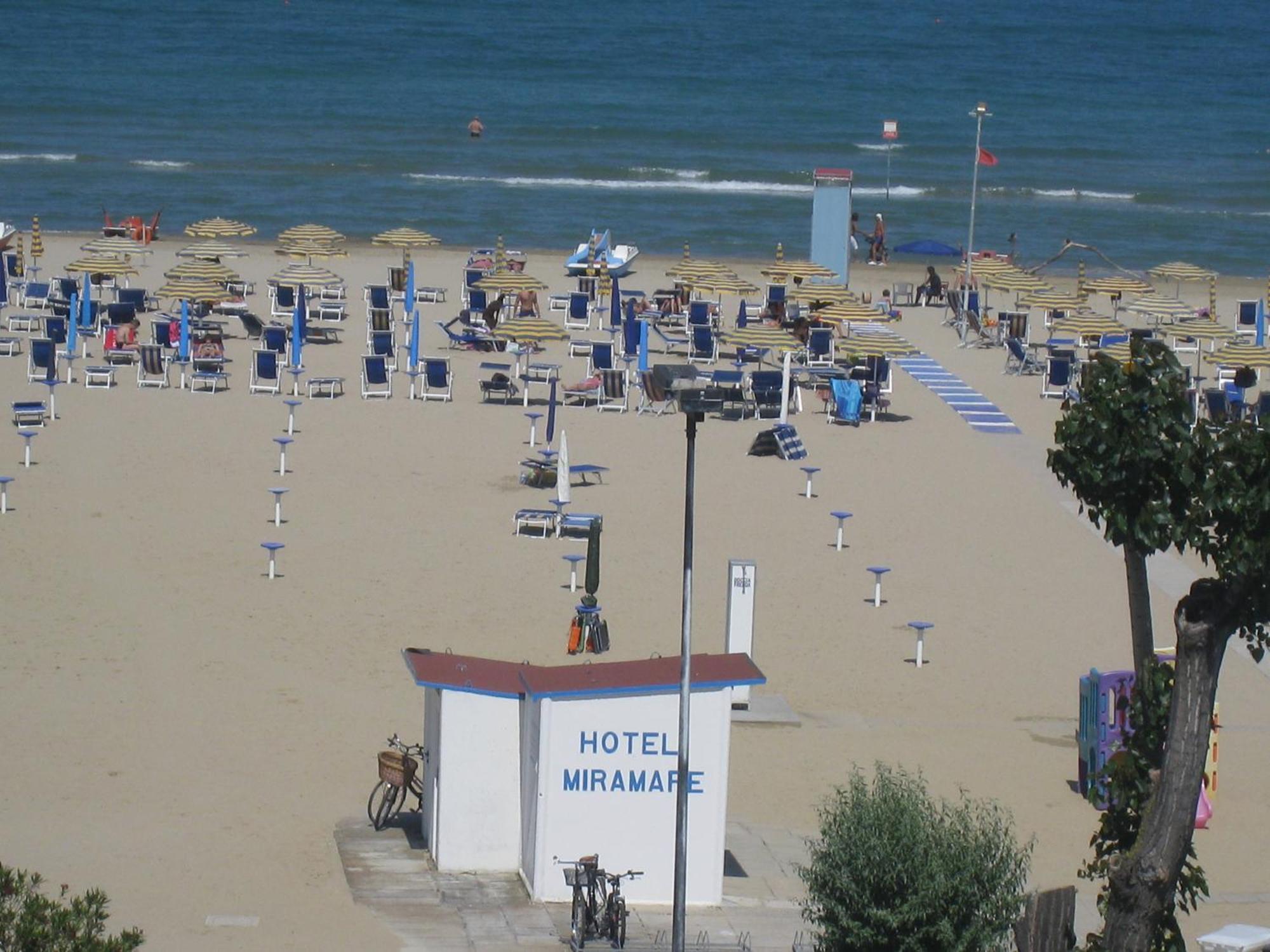 Hotel Miramare Джулианова Экстерьер фото