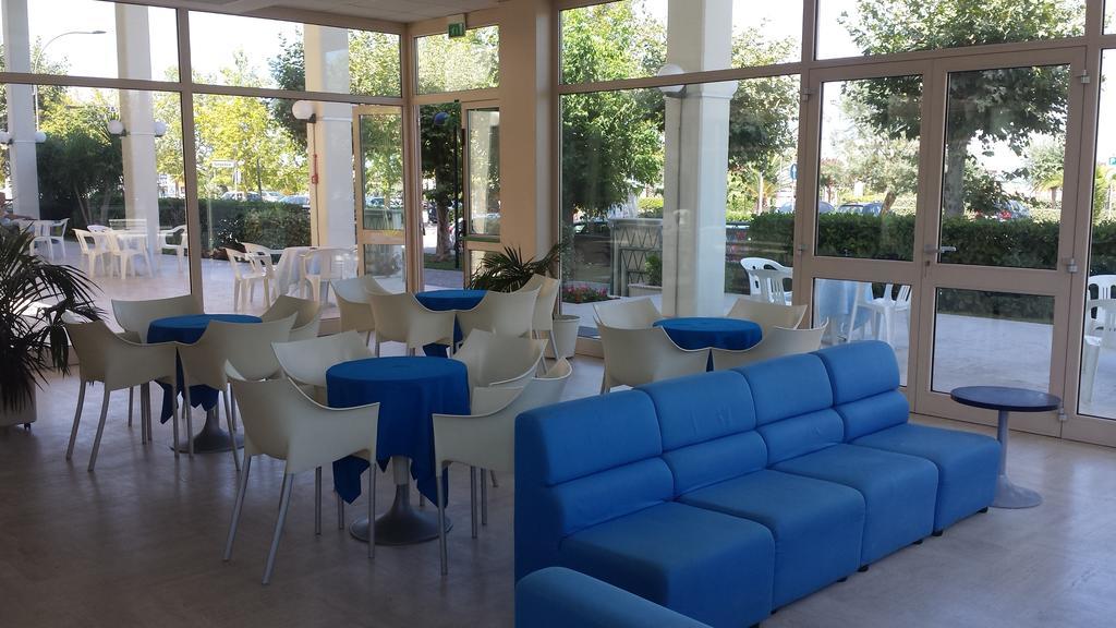 Hotel Miramare Джулианова Экстерьер фото